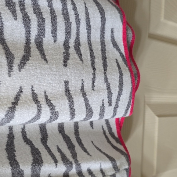 Sweater - Picture 3 of 4